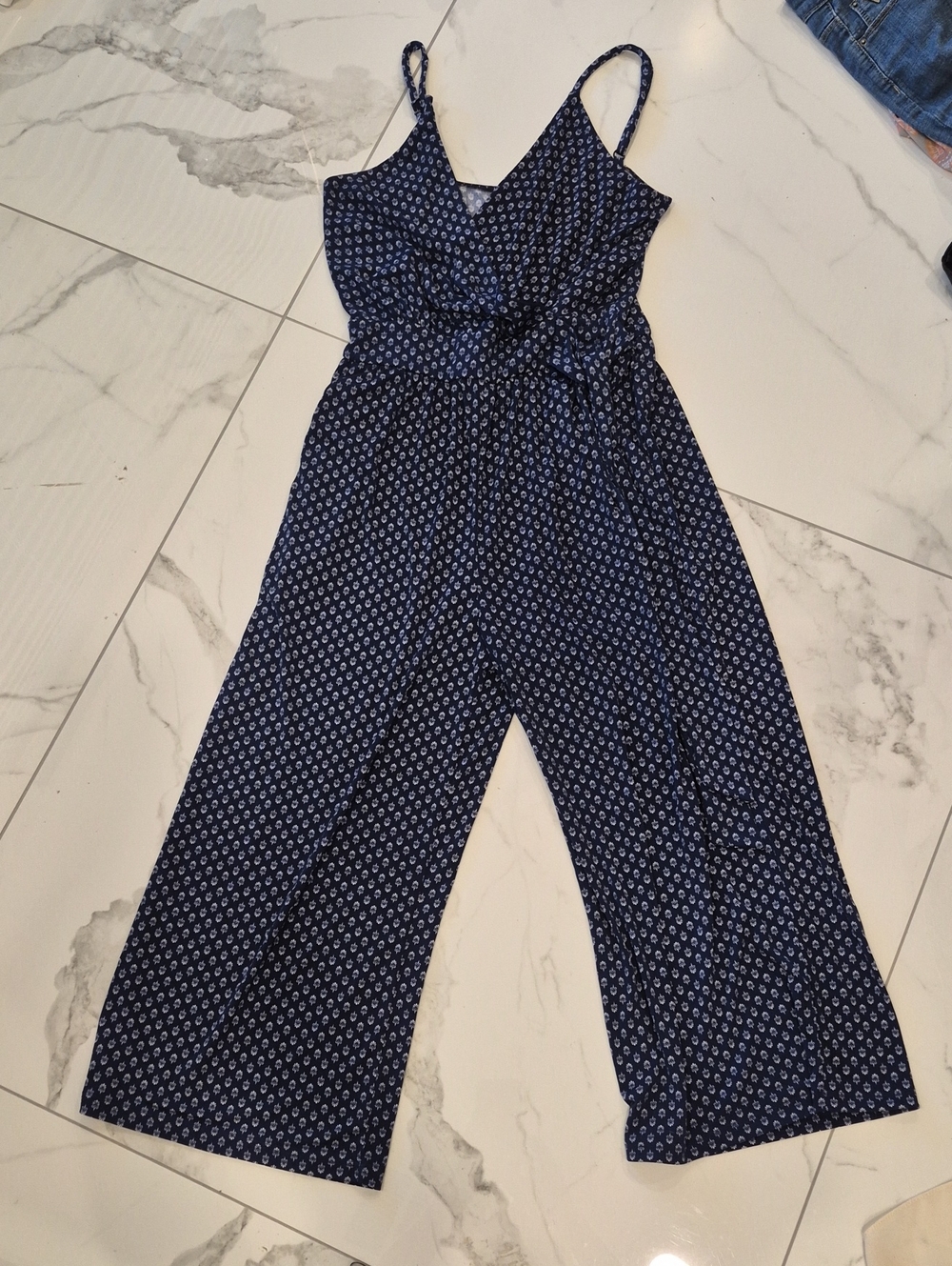 Kaileigh Navy Printed Wide-Leg Jumpsuit with Spaghetti Straps Nwot